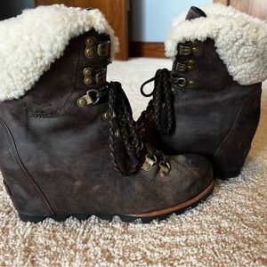 Sorel Conquest Wedge Shearling Boots 9.0 women’s